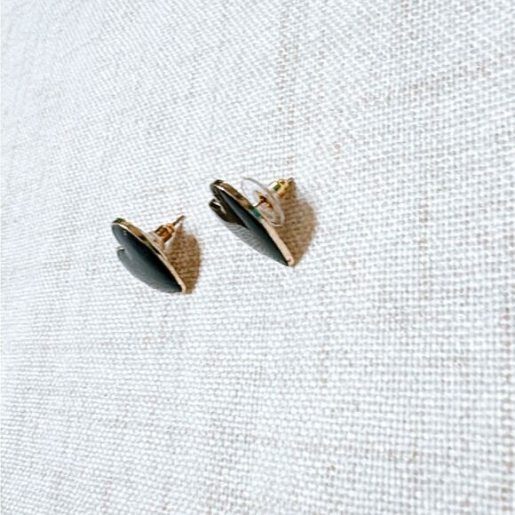 Black heart stud earrings N511 - Picture 3 of 4